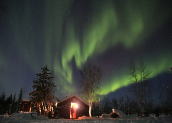 Cozy Cabin Aurora Tour | Yellowknife Vacations