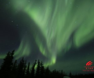 Aurora-Borealis-storm-Yellowknife-Vacations