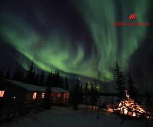 Aurora Northernlights Yellowknife Vacations