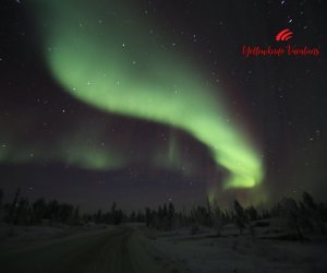 Frozen-Lake-and-aurora-borealis