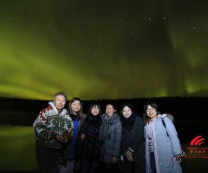 Group-tours-northern-Lights-tours-Yellowknife-Vacations