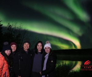 Strong-aurora-lights-Yellowknife-Vacations