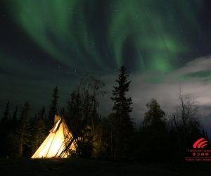 Yellowknife-Vacations-Aurora-Borealis-with-Tipi