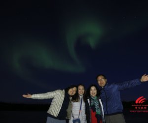 Yellowknife-Vacations-Aurora-By-Bus