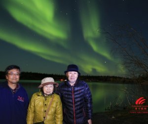 Yellowknife-Vacations-Northern-Lights-reflection-Yellowknife-Tours