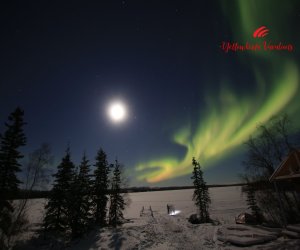 batch_Bright-moon-and-aurora-Borealis-Yellowknife-Vacations