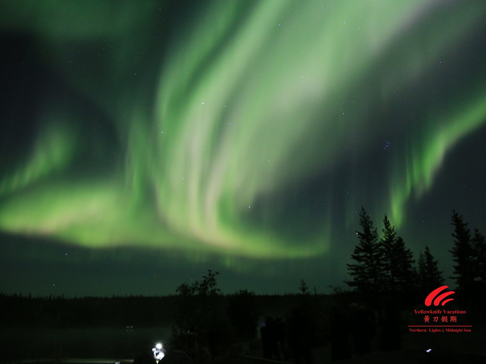 Aurora Borealis different colors in Yellowknife Yellowknife Vacations ...