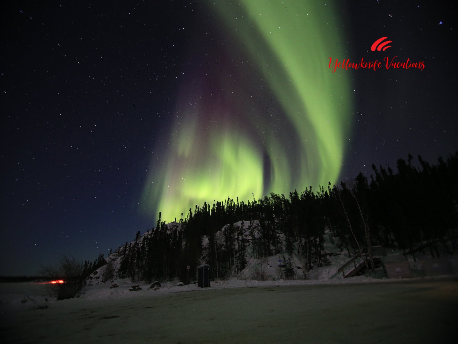 Aurora Borealis Prelude Yellowknife VacationsJPG | Yellowknife Vacations