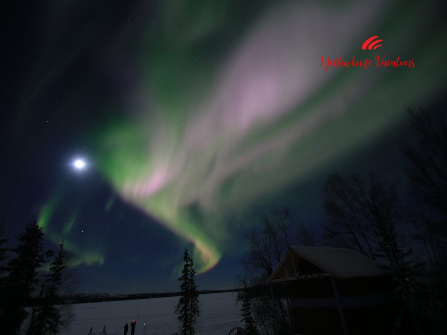 Multi color aurora borealis Northern lights Yellowknife Vacations ...