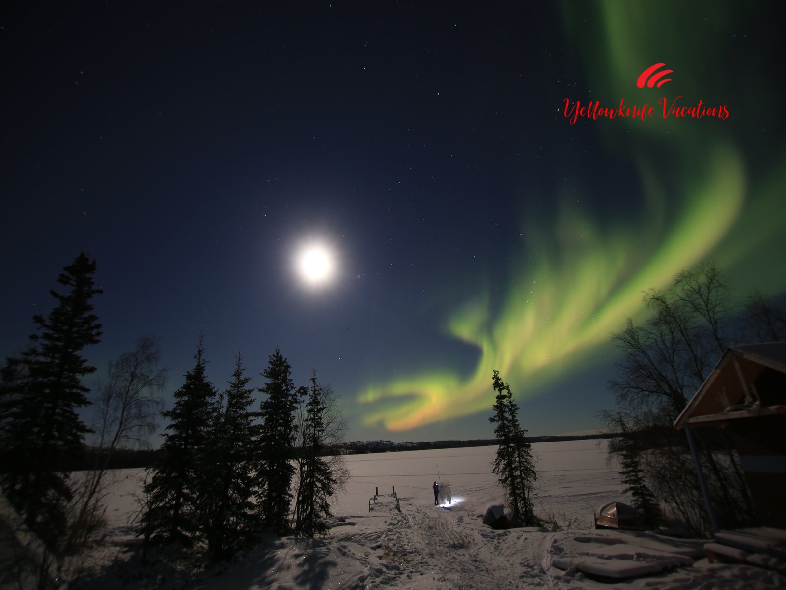 batch_Bright moon and aurora Borealis Yellowknife Vacations ...